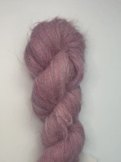 Variegated Dark Hibiscus Baby Suri Alpalca / Mulberry Silk